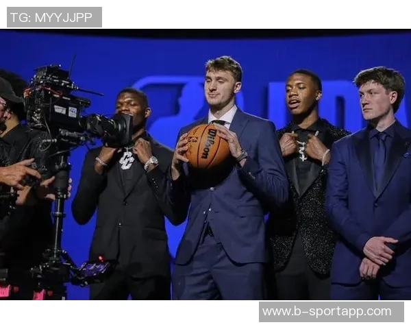 独行侠对阵湖人首发阵容公布浓眉克莱携手出战弗拉格继续担任控卫 独行侠对阵湖人首发阵容公布浓眉克莱携手出战弗拉格继续担任控卫