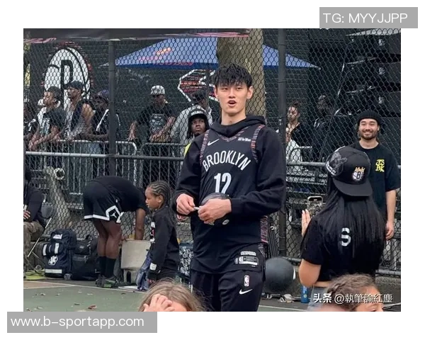 曾凡博上场即紧逼布克遭吹防守犯规展现CBA防守强度